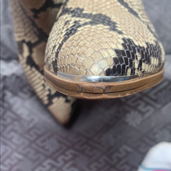 Marc Fisher, Ltd,Black and Tan Ankle Boots, 9M, barely worn - Picture 6 of 7